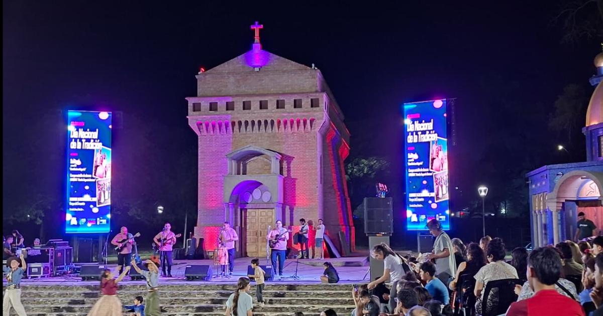 Se celebroacute el Diacutea de la Tradicioacuten en el Parque del Encuentro con una gran participacioacuten de vecinos