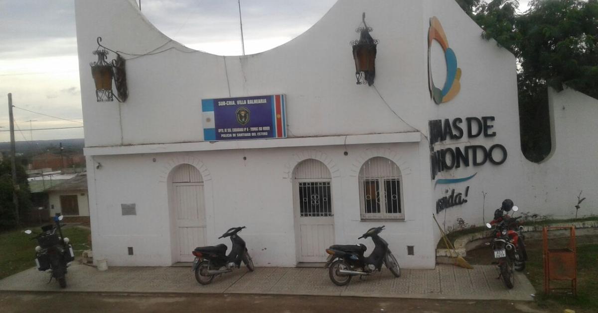 Insoacutelito- un policiacutea causoacute incidentes en un baile y le mordioacute en la mano a un colega