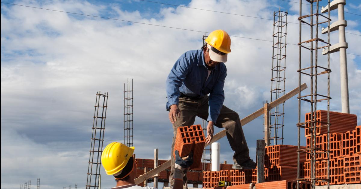 Tras 21 meses de gestioacuten de Milei hay casi 20 mil empresas y 276 mil empleos menos