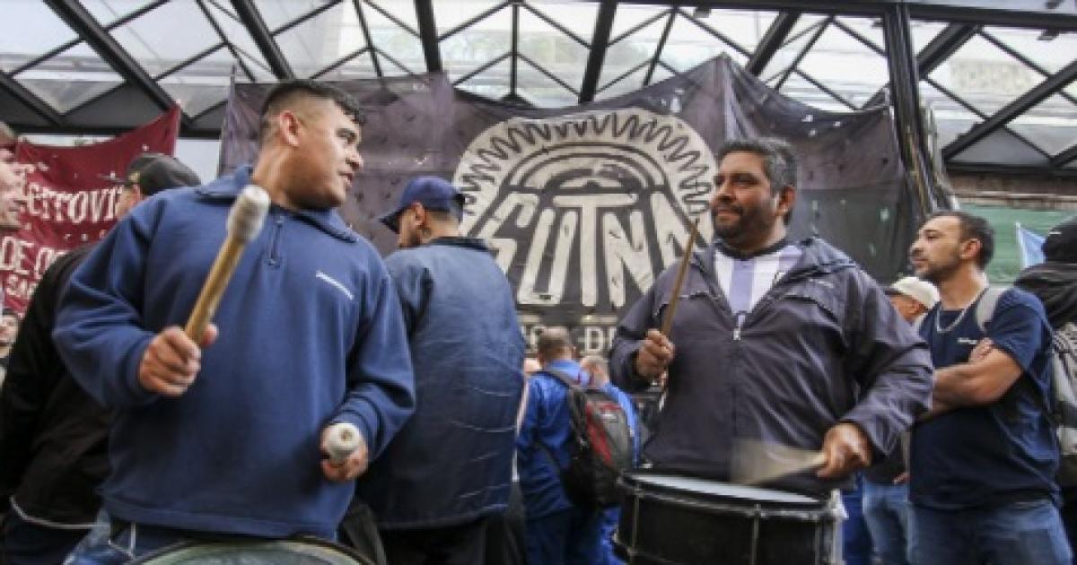 Crece el conflicto en la empresa Fate por los salarios