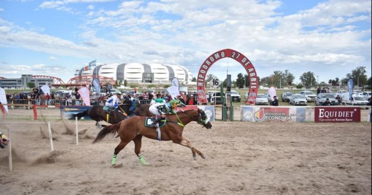 Cowboy ganoacute la Triple Corona y se consagroacute como el caballo del antildeo