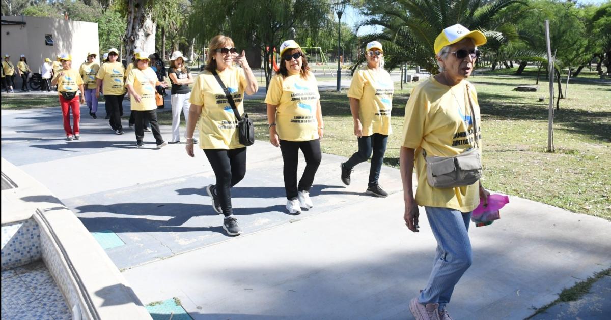 La Municipalidad participoacute de una caminata para concientizar sobre la diabetes en los jubilados