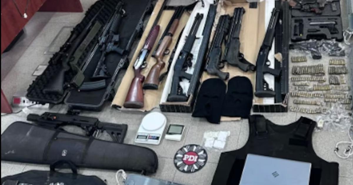 Secuestraron un arsenal con fusiles semiautomaacuteticos y detuvieron a ocho personas