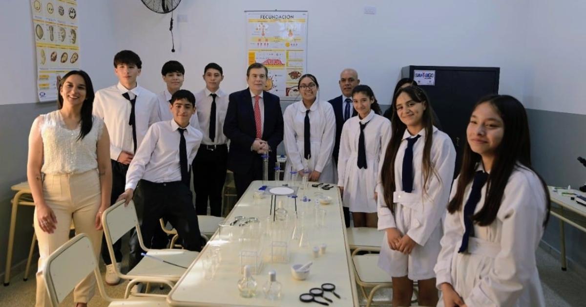 Zamora ratificoacute decisioacuten de seguir invirtiendo el 40-en-porciento- del Presupuesto en el aacuterea de educacioacuten