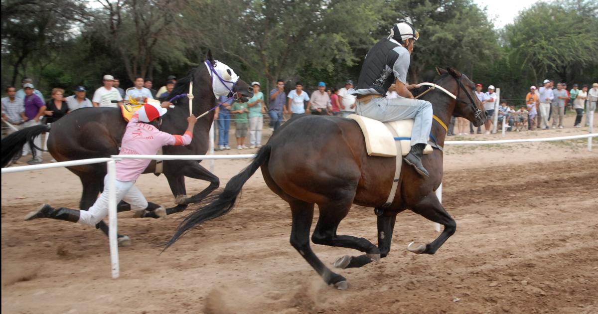 CARRERAS Y MUERTE- Después del triunfo de un caballo estalló una trifulca Los visitantes fueron a cobrar y la respuesta fue no Hubo gritos golpes sillazos y la tragedia del santafecino