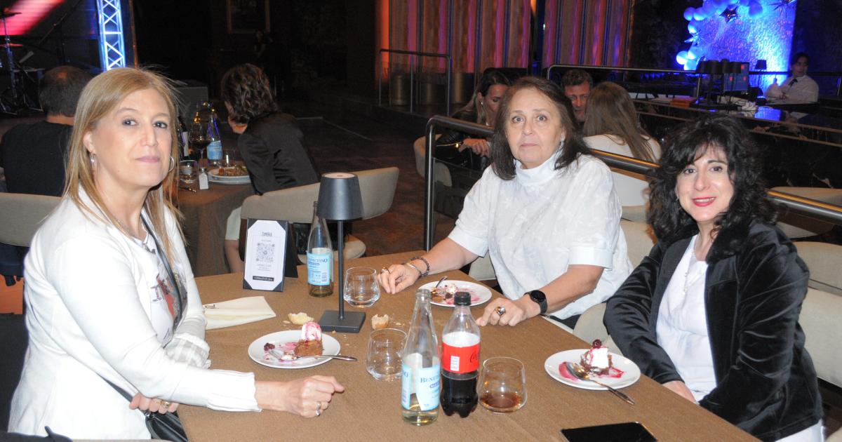 MUacuteSICA EN VIVO Y GASTRONOMIacuteA