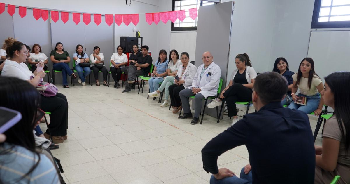 Conversatorio comunitario en la Escuela de Roboacutetica bandentildea