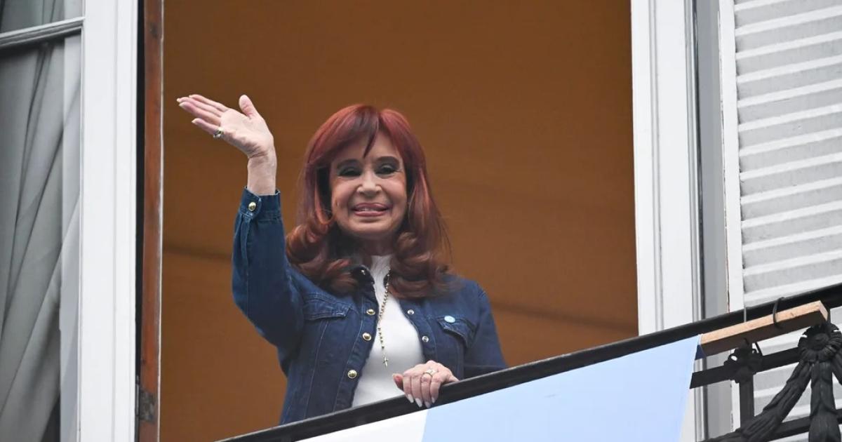 Imponen un maacuteximo de tres personas para visitas a CFK