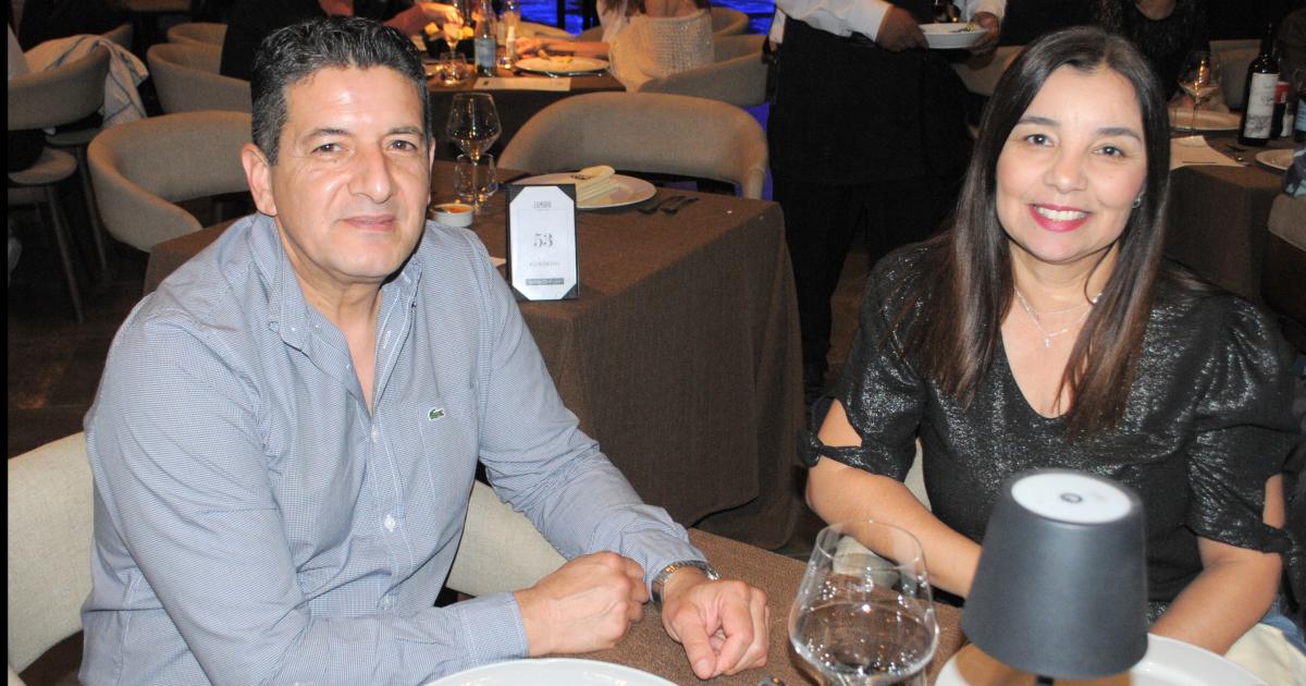 MUacuteSICA EN VIVO Y GASTRONOMIacuteA