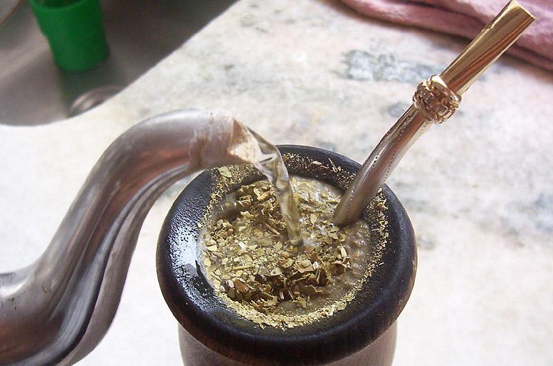 El calor llegoacute con todo a Santiago del Estero y muchos se preguntan- iquestEl mate hidrata o deshidrata