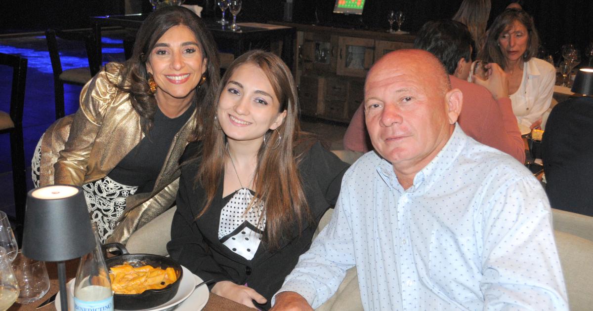 MUacuteSICA EN VIVO Y GASTRONOMIacuteA