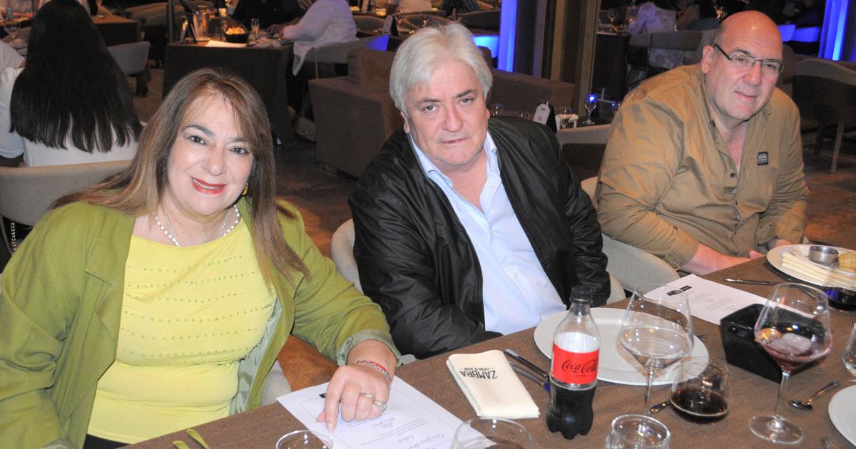 MUacuteSICA EN VIVO Y GASTRONOMIacuteA