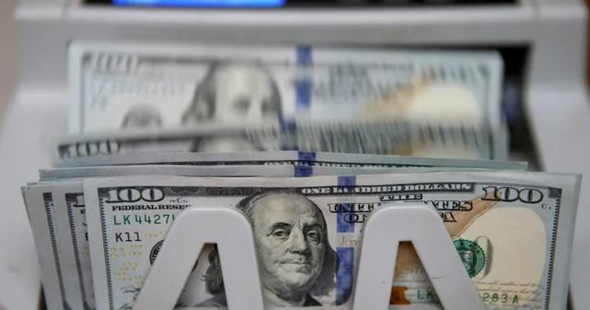 El doacutelar oficial volvioacute a subir y ya cotiza en 1425