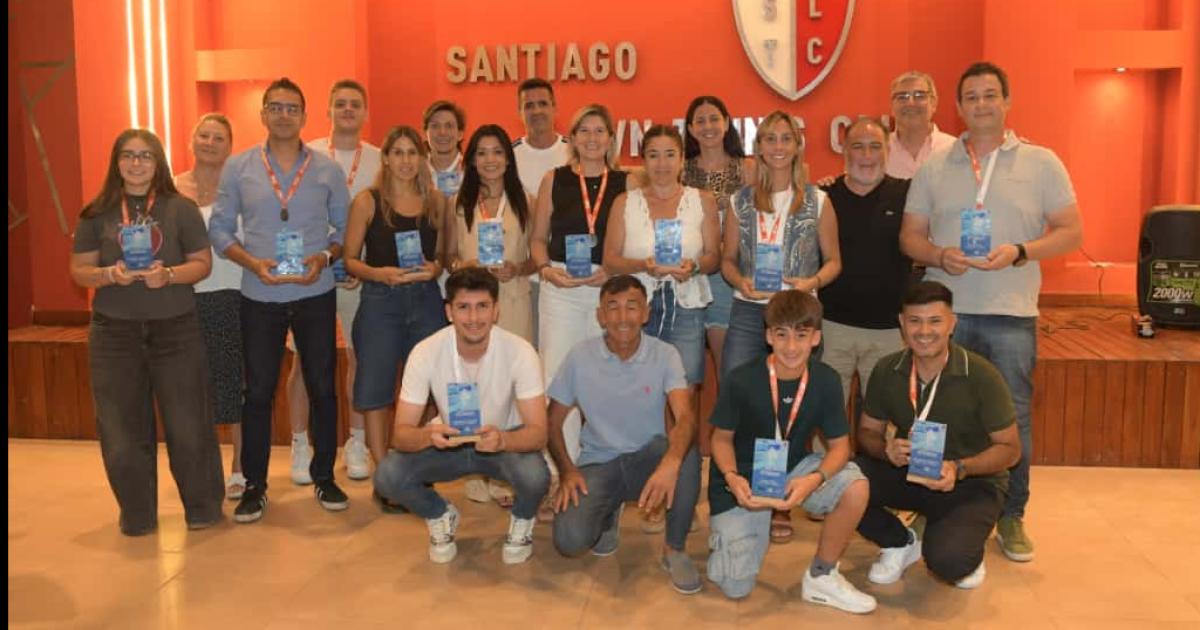 Fiesta y premiacioacuten de los mejores en Lawn Tennis