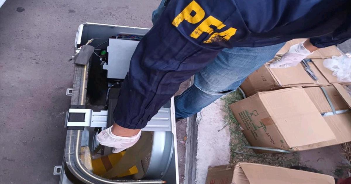 AUDACIA- Los federales apresaron a cuatro sujetos con causas pendientes en Tucumn Llevaban ms de dos kilos de cocaína ocultos en un equipo de aire acondicionado