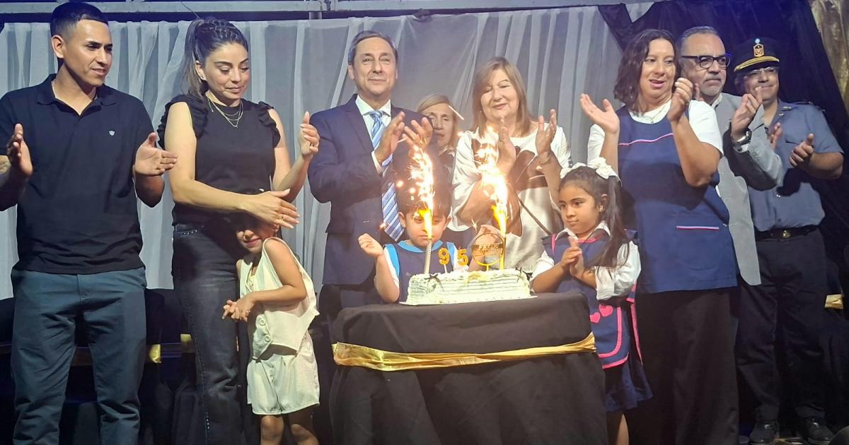 Silva Neder ratificoacute el compromiso del Gobierno para seguir cumpliendo suentildeos a los santiaguentildeos