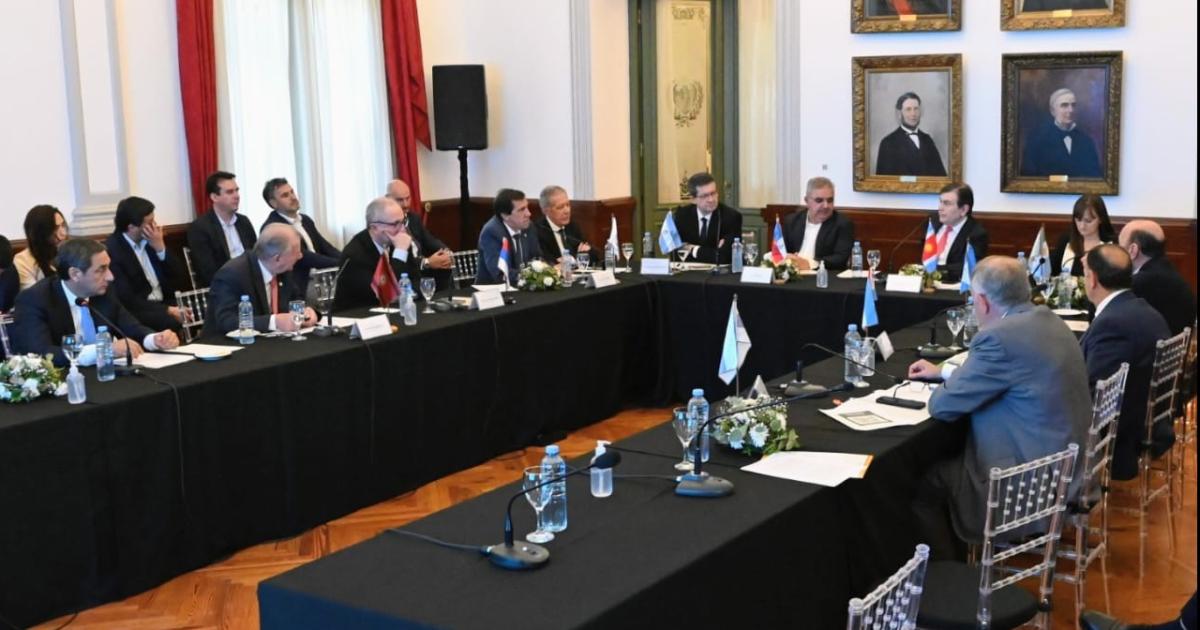 Zamora ratificoacute el compromiso de defender los intereses de las provincias del Norte Grande