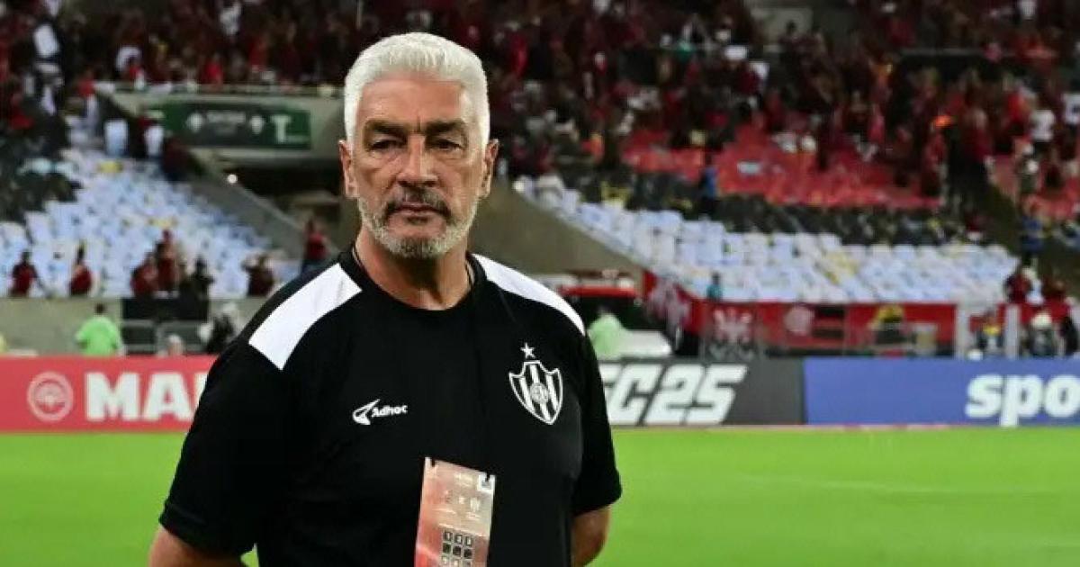 De Felippe evitoacute hablar de su continuidad en Central