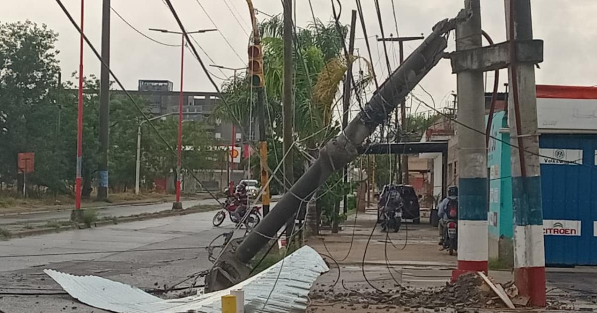 Caos y destrozos por el temporal- aacuterboles caiacutedos voladura de techos y autos dantildeados