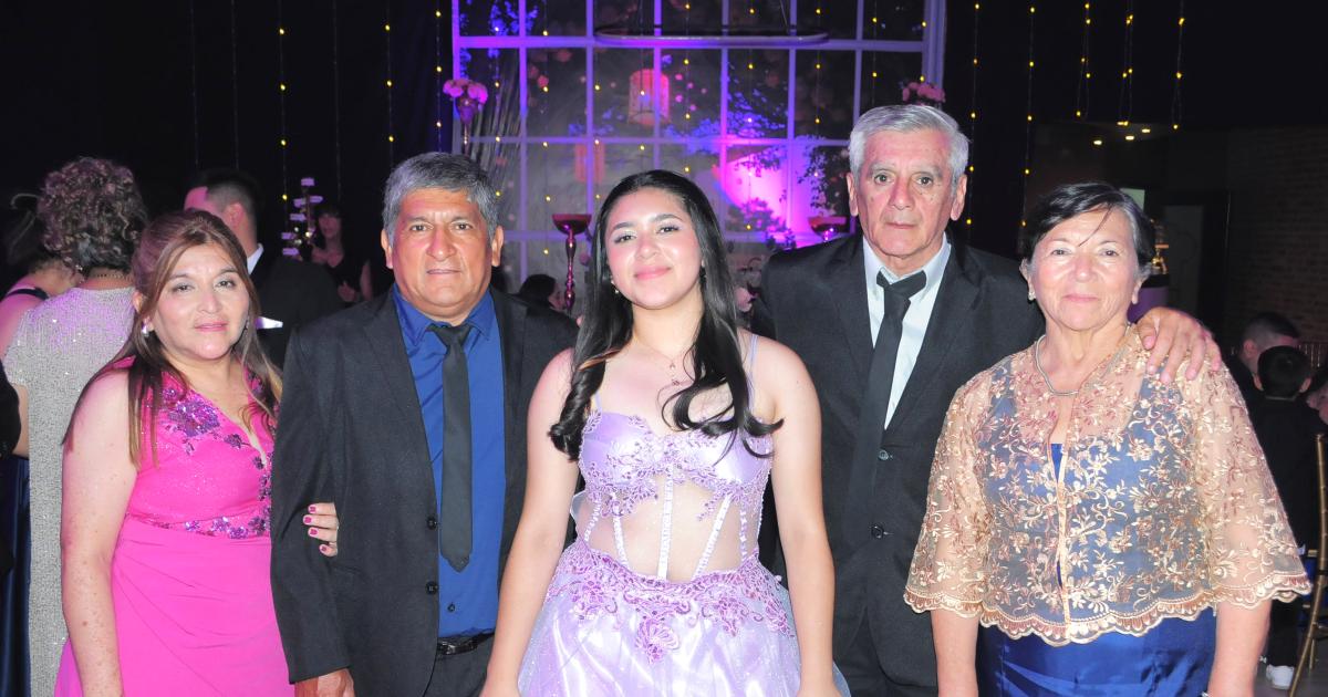 LA NOCHE SONtildeADA DE MARTINA CASTANtildeO 