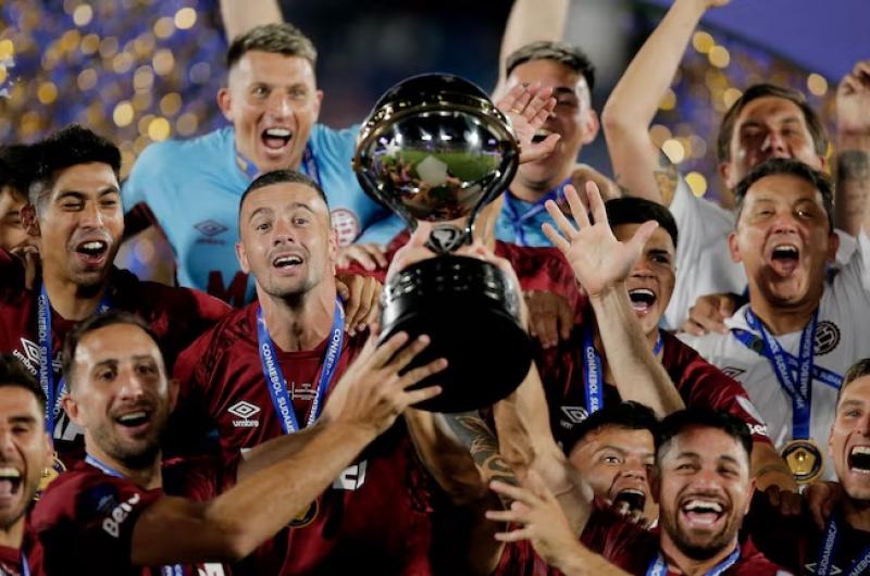 HISTOacuteRICO- Lanuacutes campeoacuten de la Copa Sudamericana