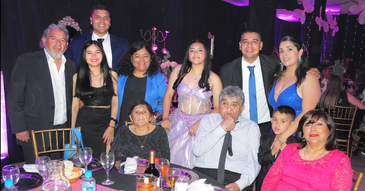 LA NOCHE SONtildeADA DE MARTINA CASTANtildeO 