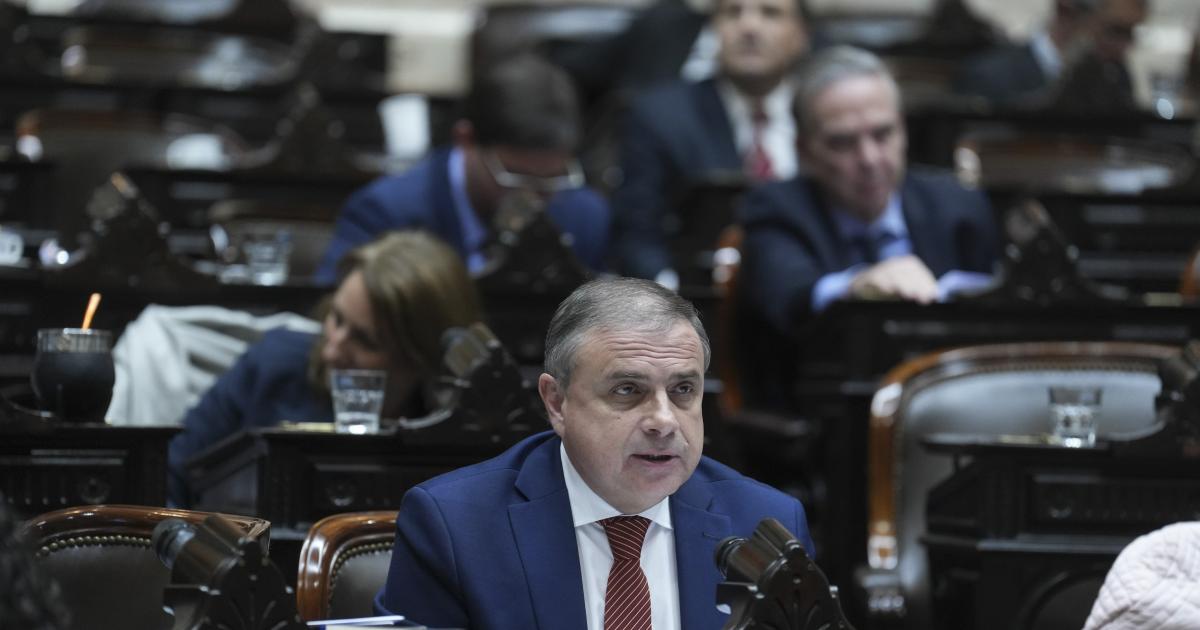 Pediraacuten informes por caiacuteda de rescate de us 20 mil millones