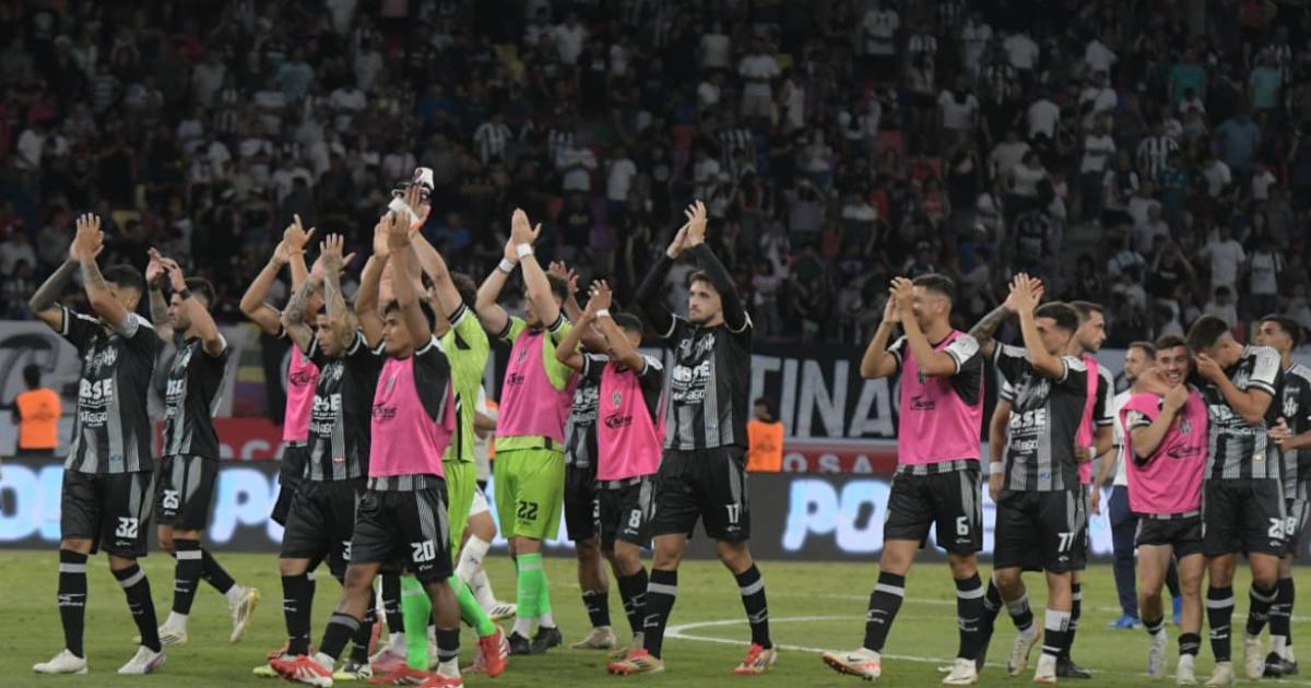 Central Coacuterdoba lo dio vuelta y se metioacute entre los ocho mejores