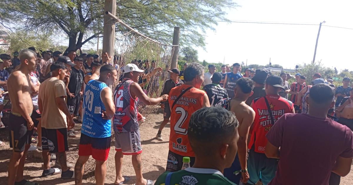 Aparecioacute el fuacutetbol en el Mundial de Potreros (segunda parte)