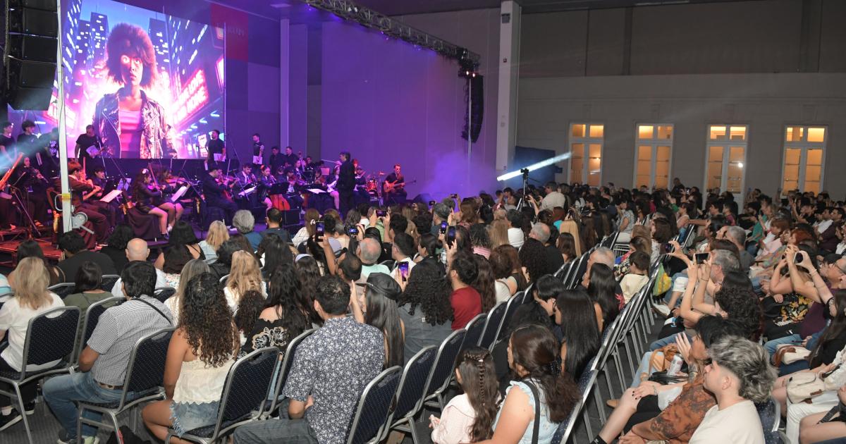 CONCIERTO RETRO POP EN EL FOacuteRUM