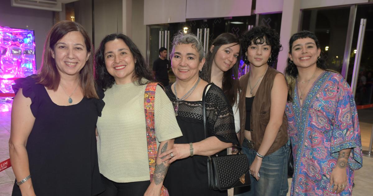 CONCIERTO RETRO POP EN EL FOacuteRUM