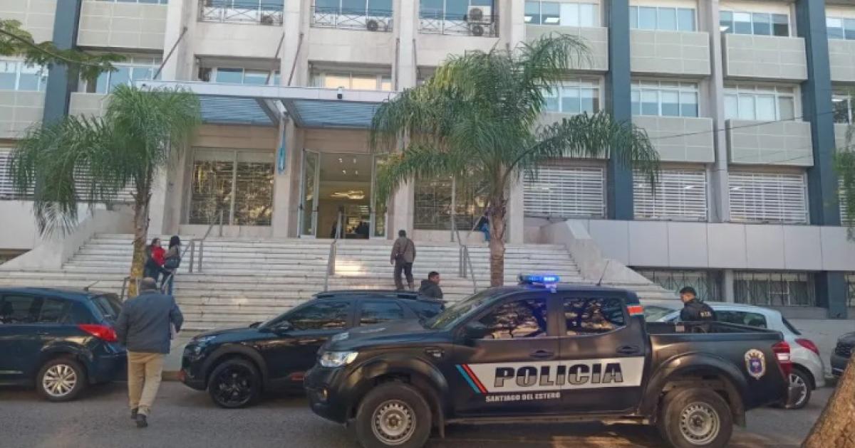 MILLONES EN GUERRA- La puja abarca departamentos vehículos y terrenos en El Zanjón Todo con un post divorcio en penumbras y una perimetral que acaba de vencer