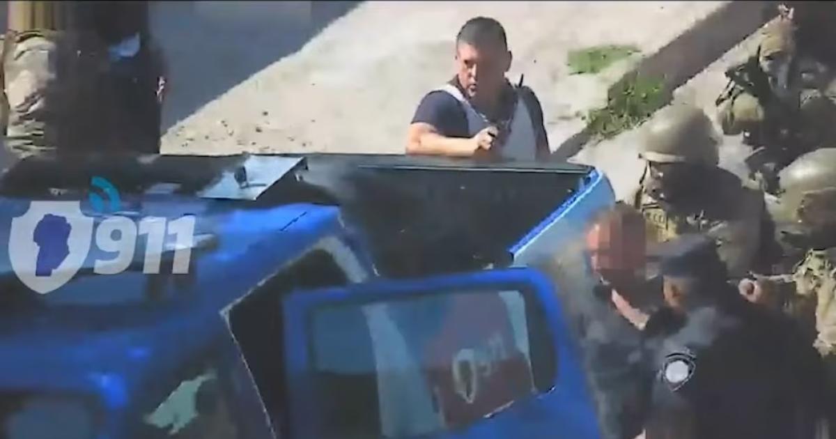 Un hombre golpeoacute a su pareja y se atrincheroacute con un cuchillo- fue reducido y detenido