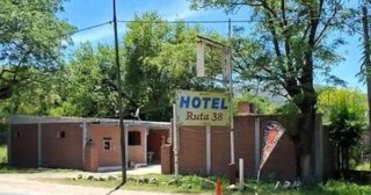 Hallan dos cuerpos en un hotel- investigan femicidio seguido de suicidio
