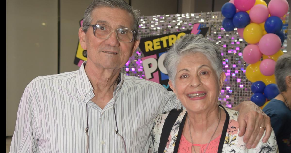 CONCIERTO RETRO POP EN EL FOacuteRUM