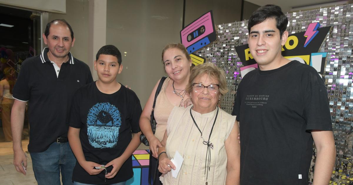 CONCIERTO RETRO POP EN EL FOacuteRUM