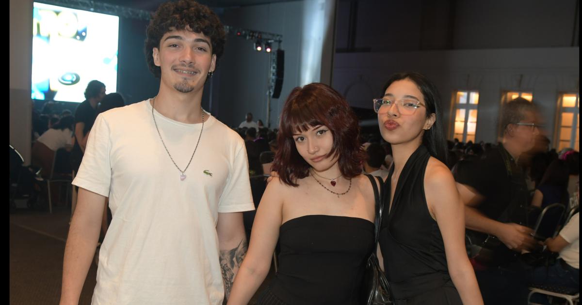 CONCIERTO RETRO POP EN EL FOacuteRUM