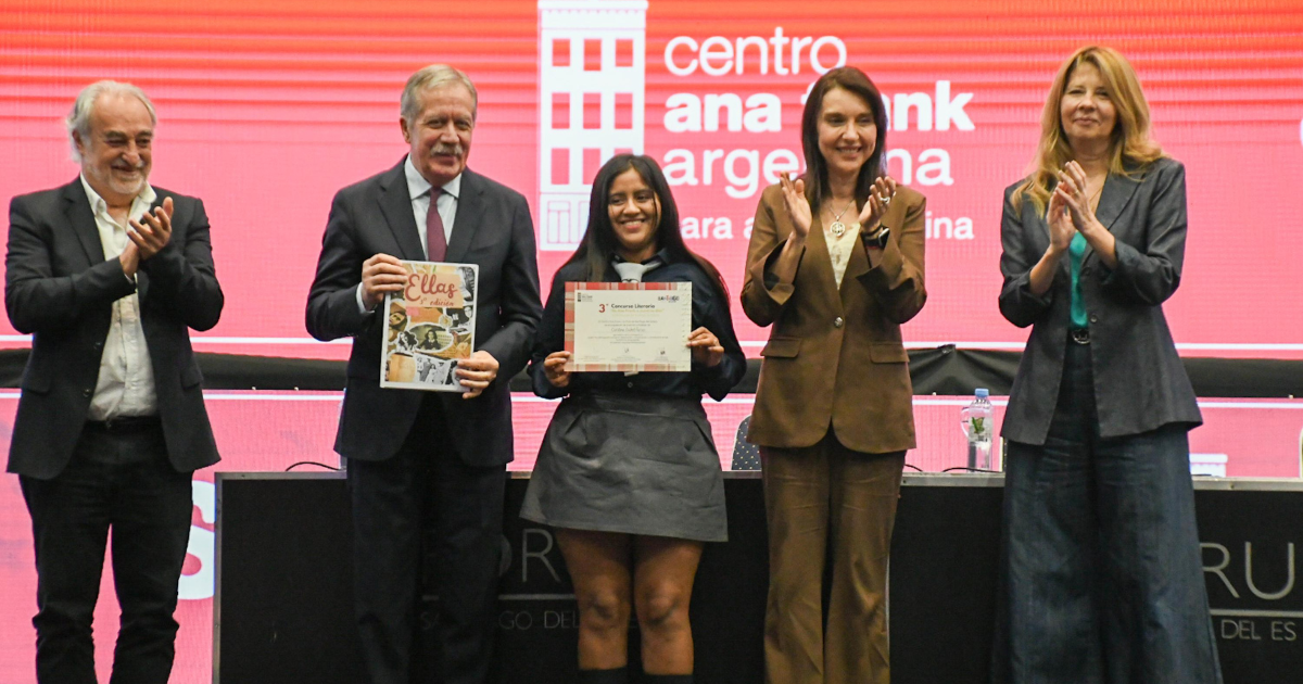 El Jefe de Gabinete participoacute de la entrega de premios del 3deg Concurso de Escritura De Ana Frank a Nuestros Diacuteas 