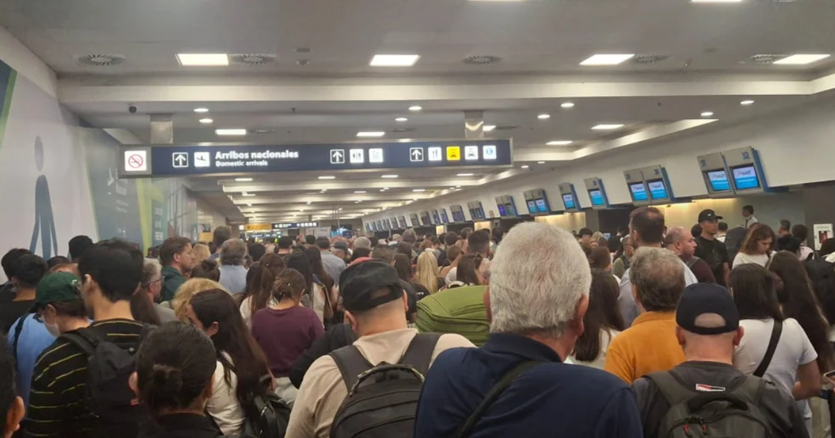 Ms de una hora de demora con vuelos cancelados o retrasados