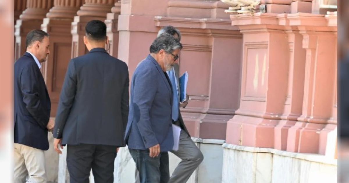 El líder de la UOCRA Gerardo Martínez en el ingreso de la Casa Rosada FOTO NA- JUAN FOGLIA