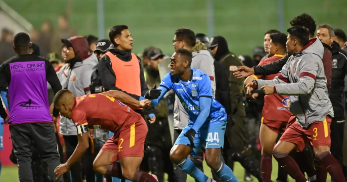 VIDEO Batalla campal en la cancha- un fracturado balas de goma gas pimienta y 17 expulsados