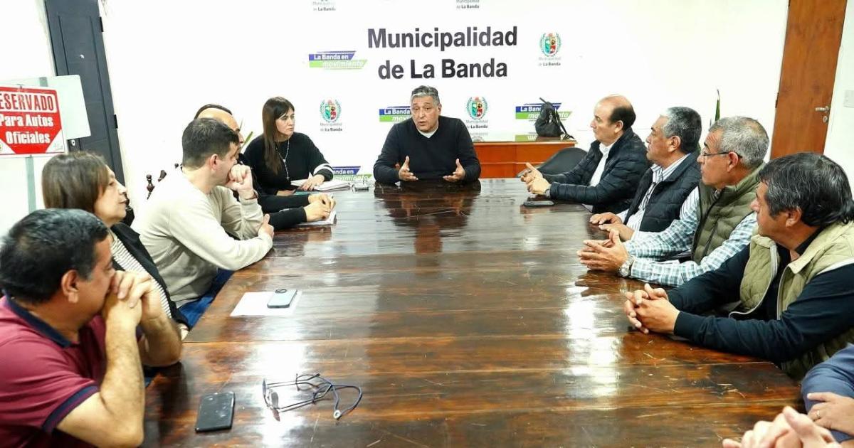 La Municipalidad de La Banda informoacute que alcanzoacute el aumento del 100-en-porciento- bonificable y remunerativo en el sueldo baacutesico de todos sus trabajadores