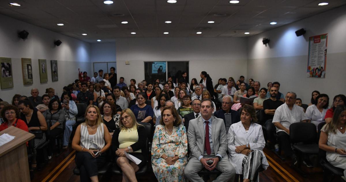 Cepsi  Eva Peroacuten celebroacute sus 17 antildeos con un emotivo acto