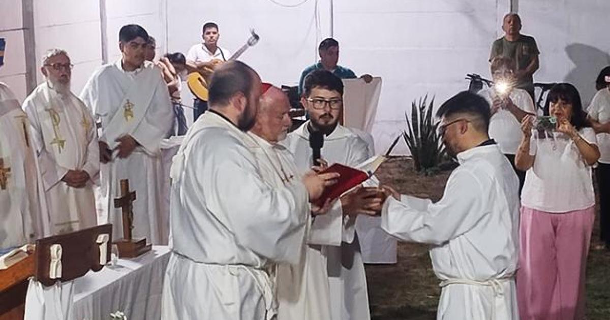 El cardenal Bokalic instituyoacute el Ministerio del Acolitado al seminarista Gustavo Jaime