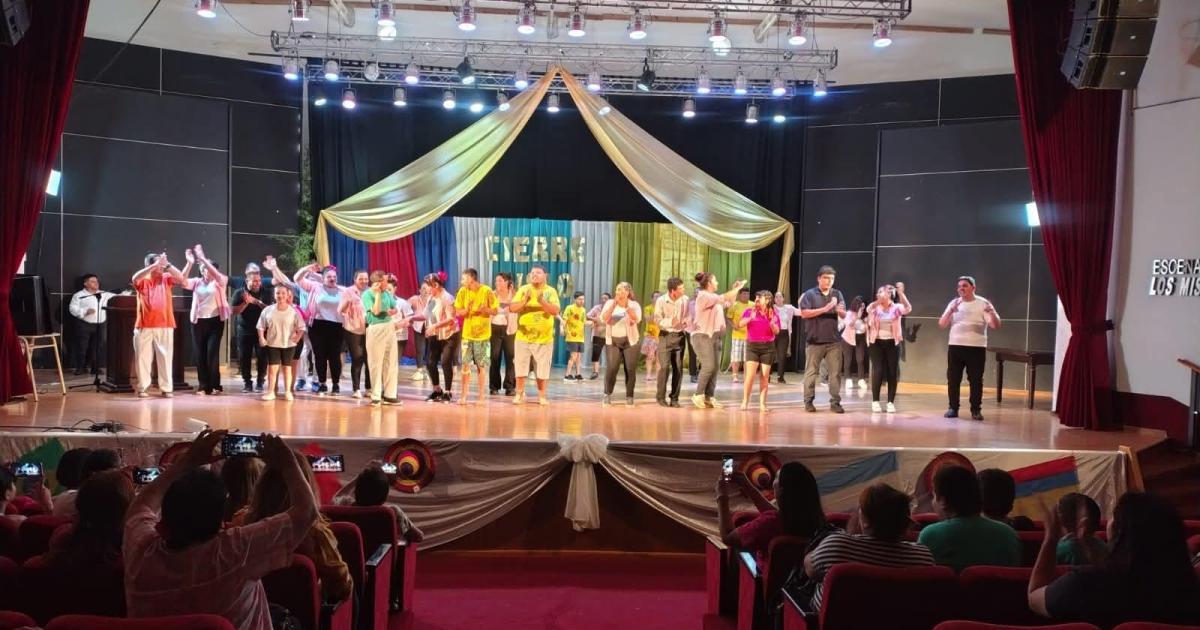 La Escuela Hacia la Vida tuvo un cierre de ciclo escolar emotivo