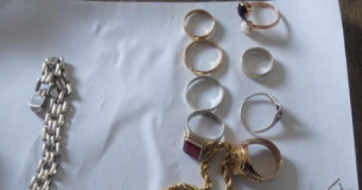 Drogó a la madre de su amiga mientras tomaban mates para robarle joyas - Foto- Ilustrativa