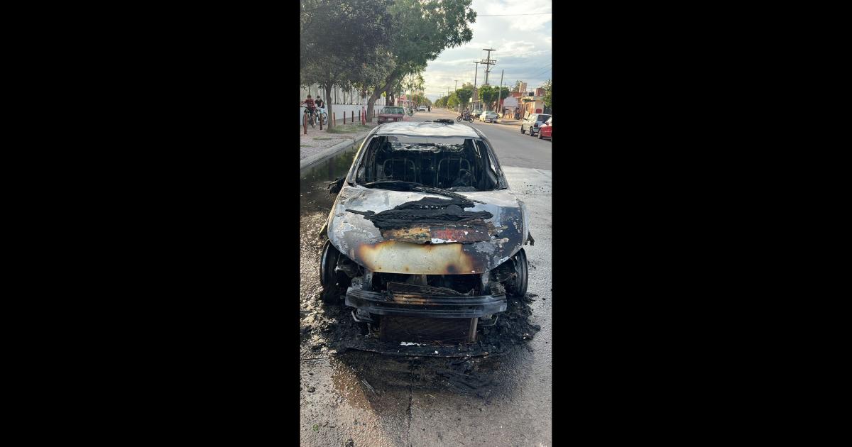 Conductor salioacute del mecaacutenico y a pocos metros se incendioacute el auto