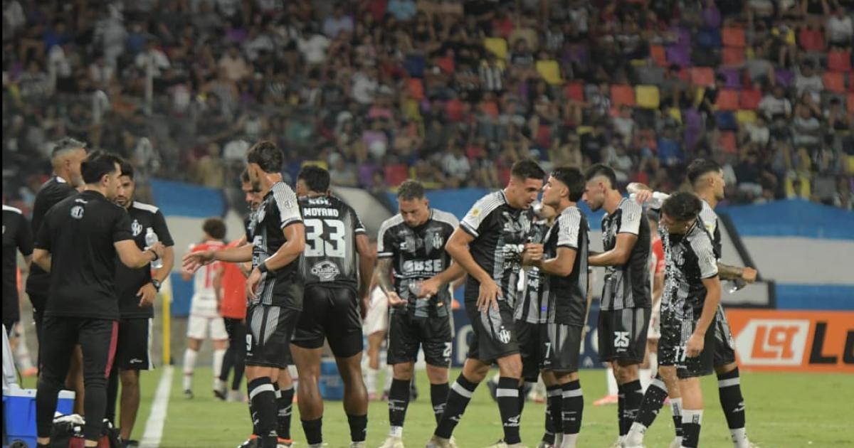 Central Coacuterdoba no pudo con Estudiantes y se despidioacute del Torneo Clausura