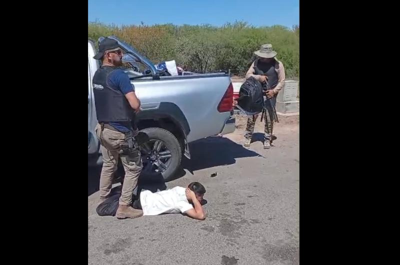 Procesan a 14 personas entre ellas un exgendarme por secuestro de 47 kilos de cocaiacutena en Pellegrini