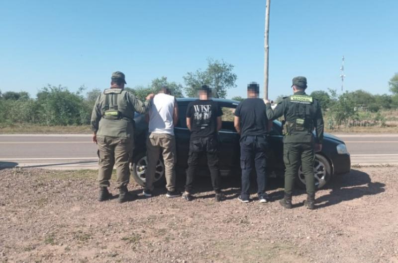 Dos policiacuteas de la provincia uno de la Federal un gendarme y un civil en mix de drogas y cohecho